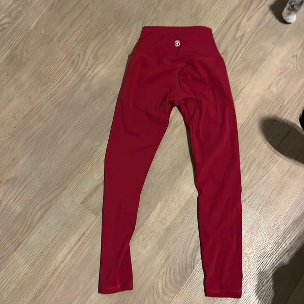 Born primitive XS crop leggings